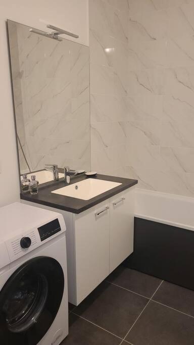 Appartement Chic 5 Min Disneyland/Vallee Village Serris Exterior photo